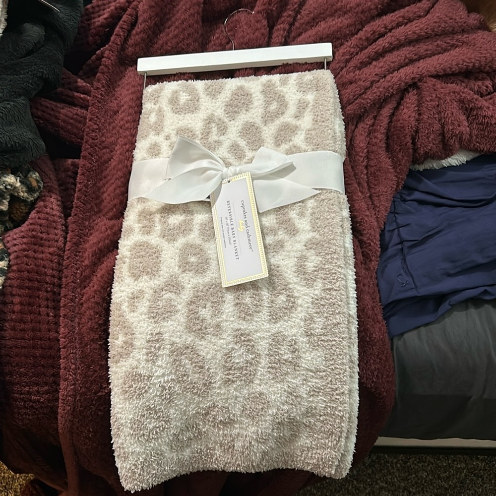 Cupcakes and Cashmere reversible baby blanket NWT